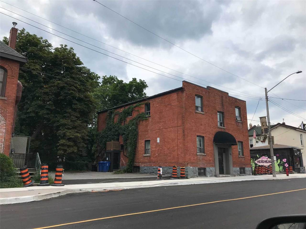 90 Locke St - Photo 1