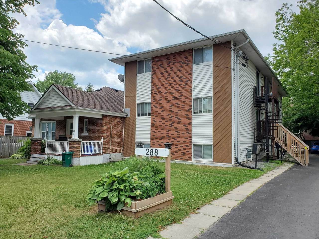 288 Helen St - Photo 1