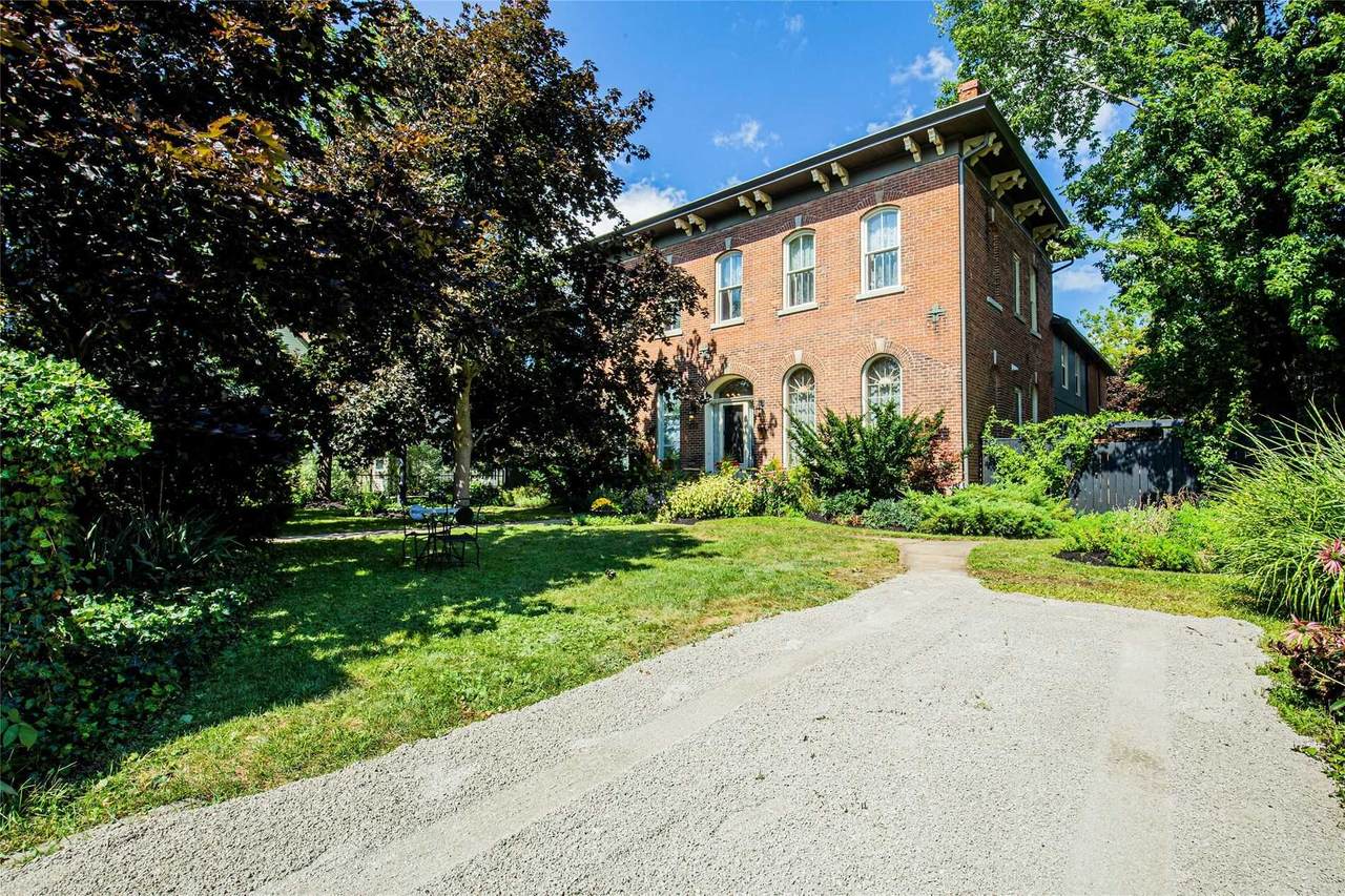 431 Queen St - Photo 1