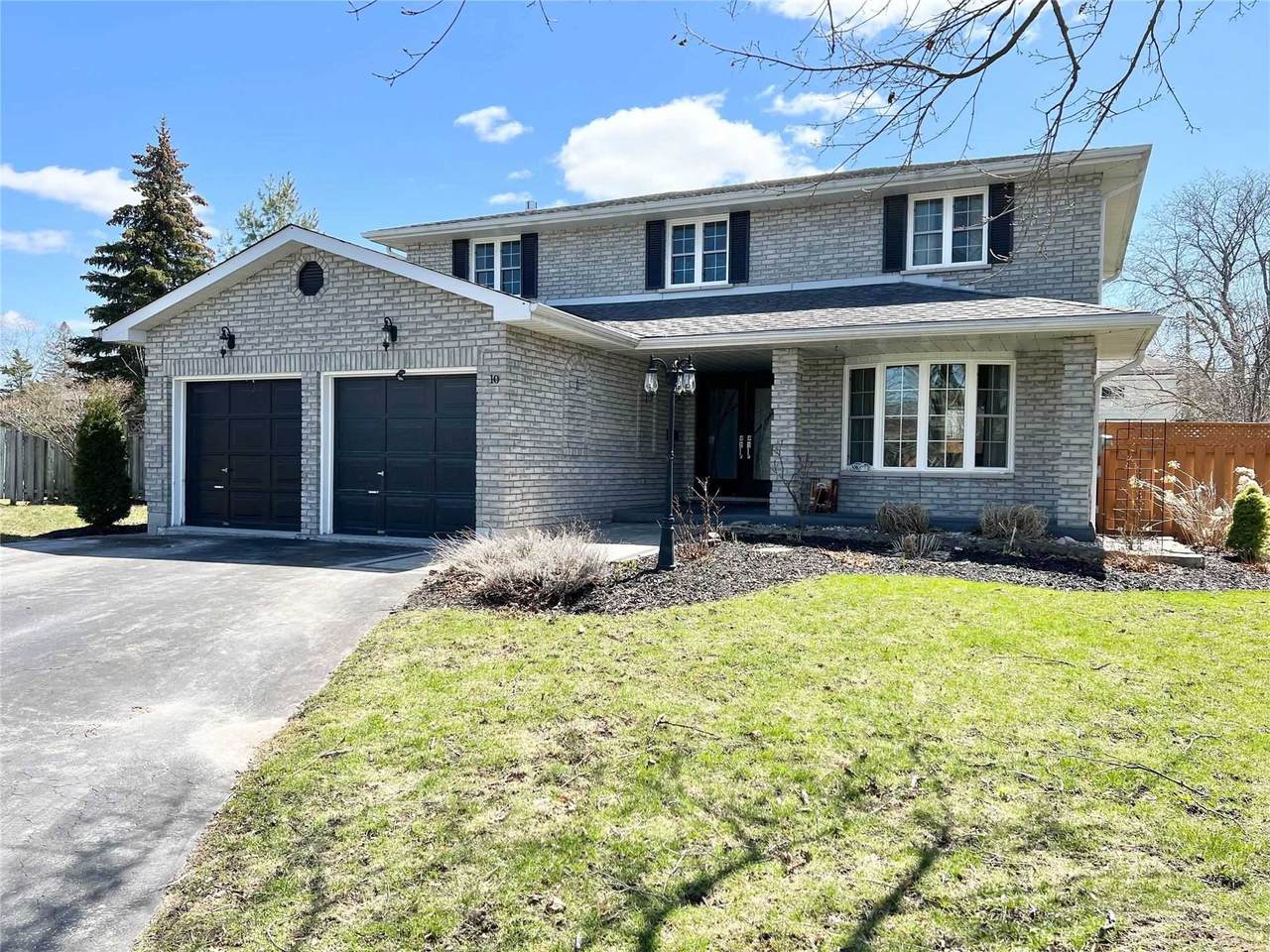 10 Thompson Crt - Photo 1