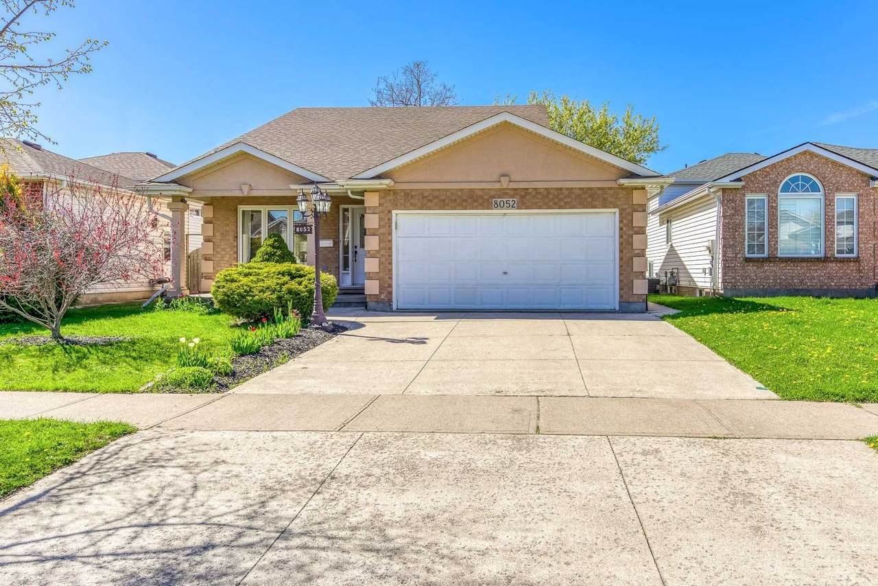 8052 Woodsview Cres - Photo 1