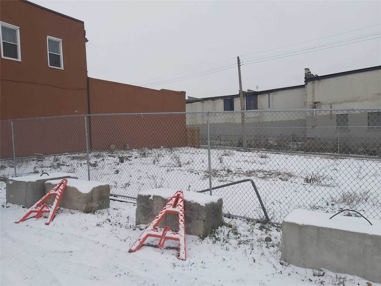 996 Barton St - Photo 1