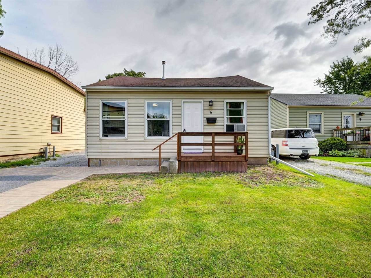 5 Bishop Rd - Photo 1