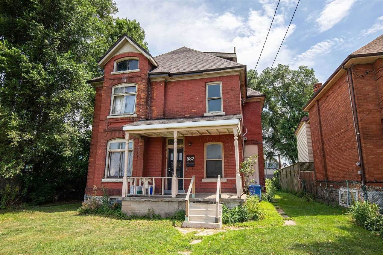 582 Wentworth St - Photo 1
