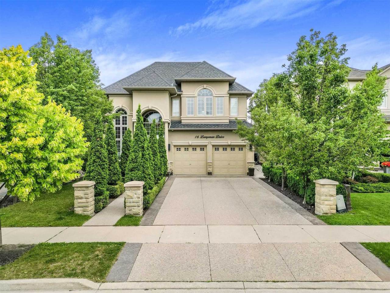16 Lampman Dr - Photo 1