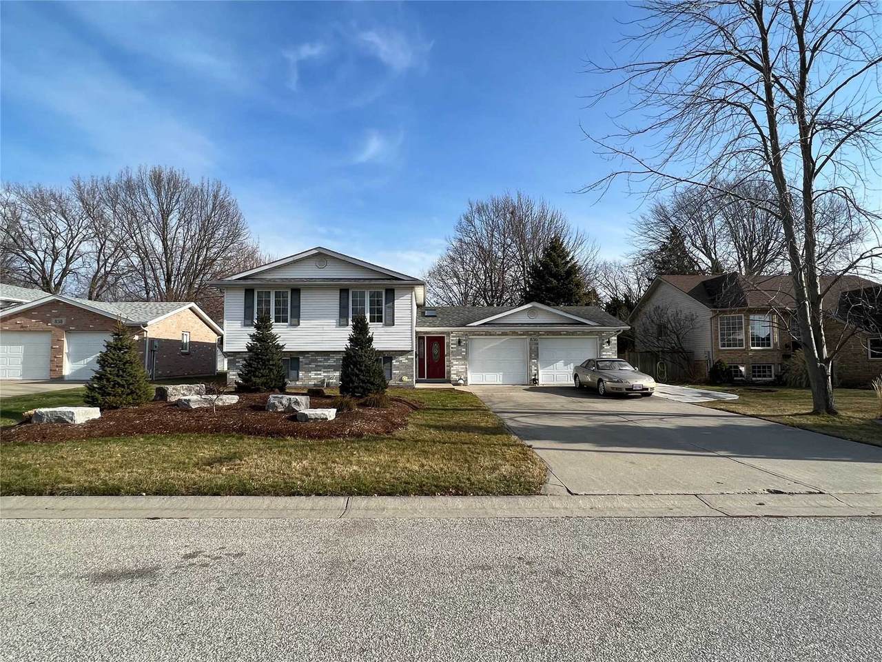 836 Lawndale Ave - Photo 1