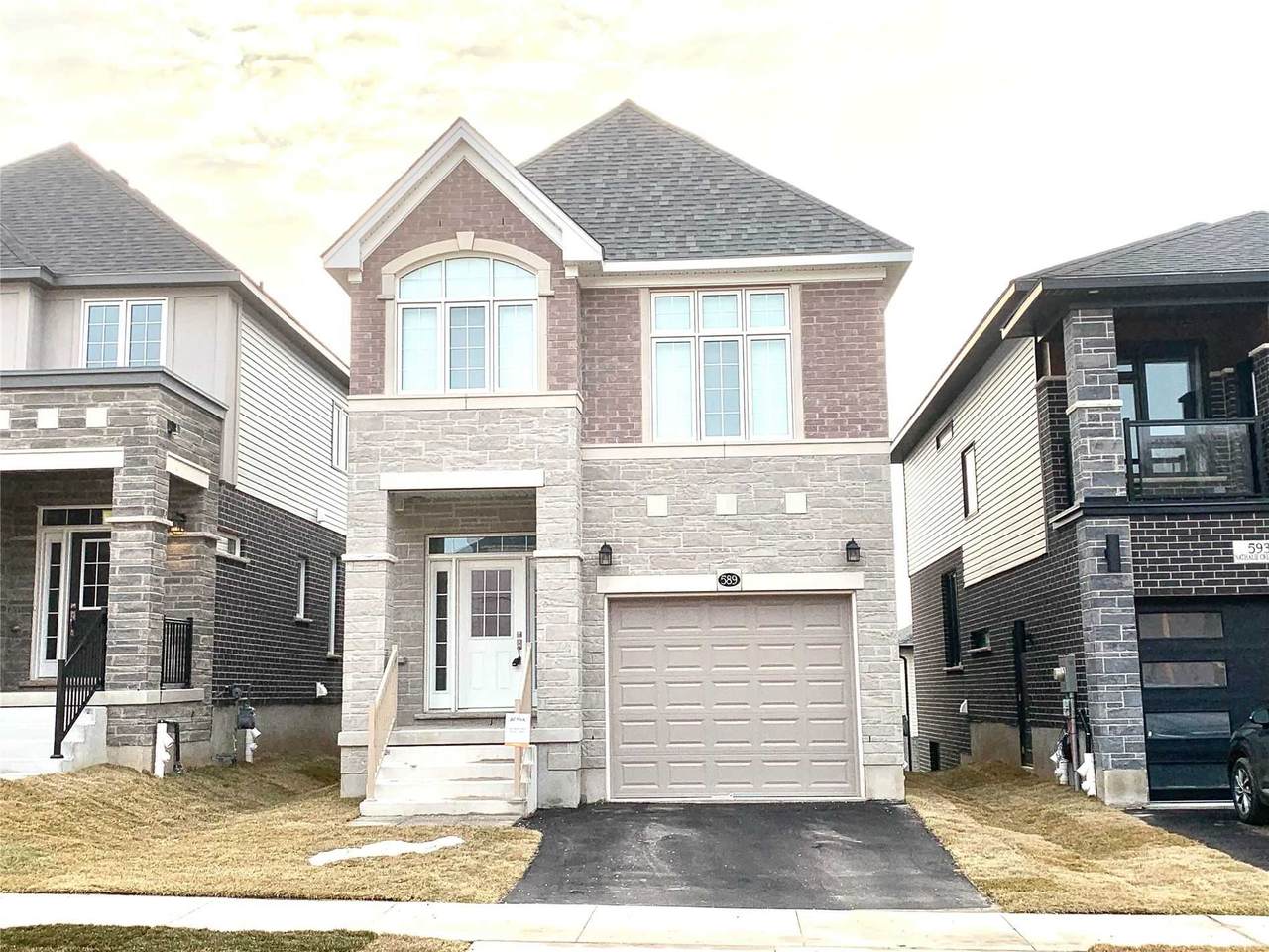 589 Nathalie Cres - Photo 1