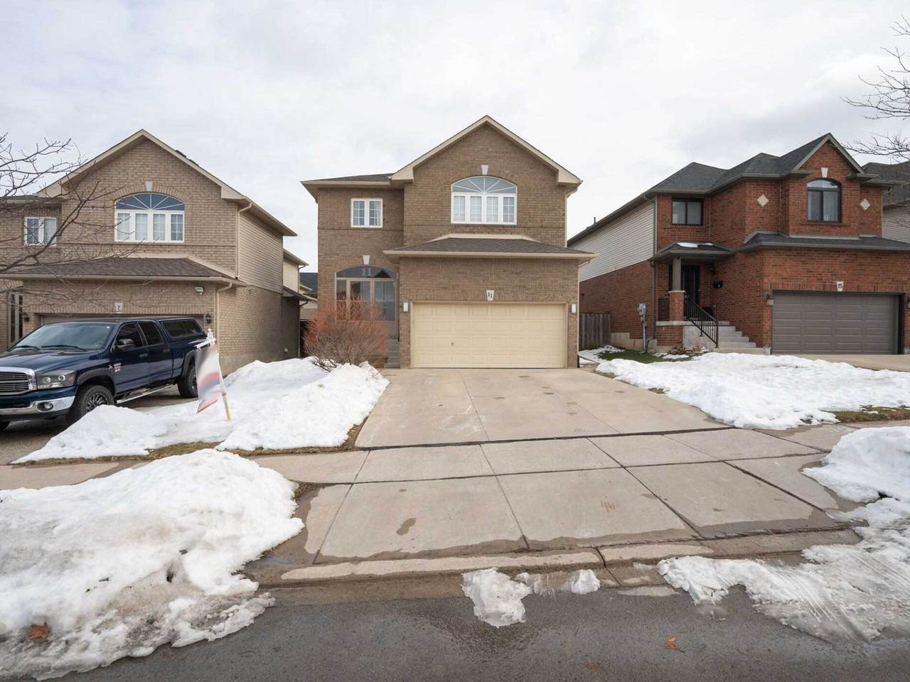 11 Meadow Wood Cres - Photo 1