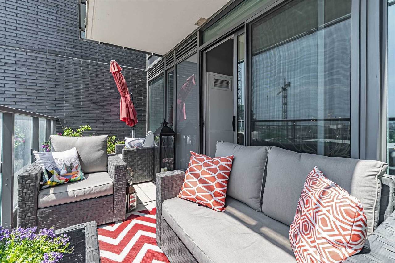 120 Bayview Ave - Photo 1