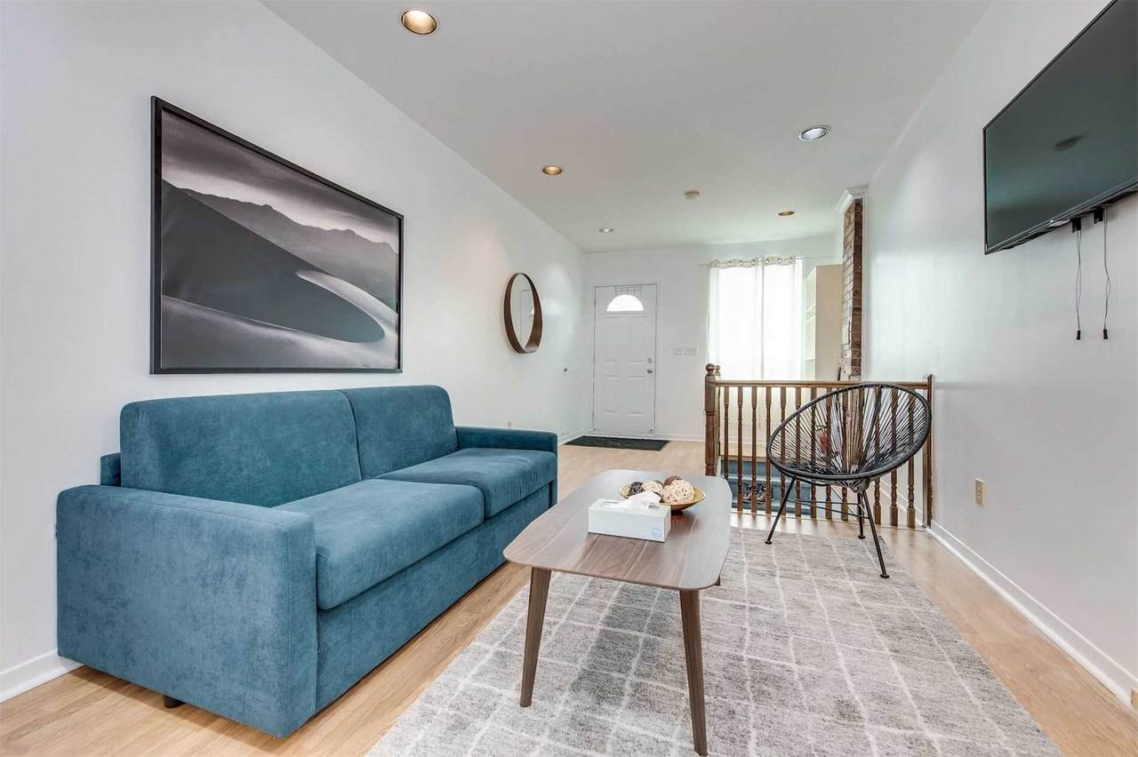 723 Dovercourt Rd - Photo 1