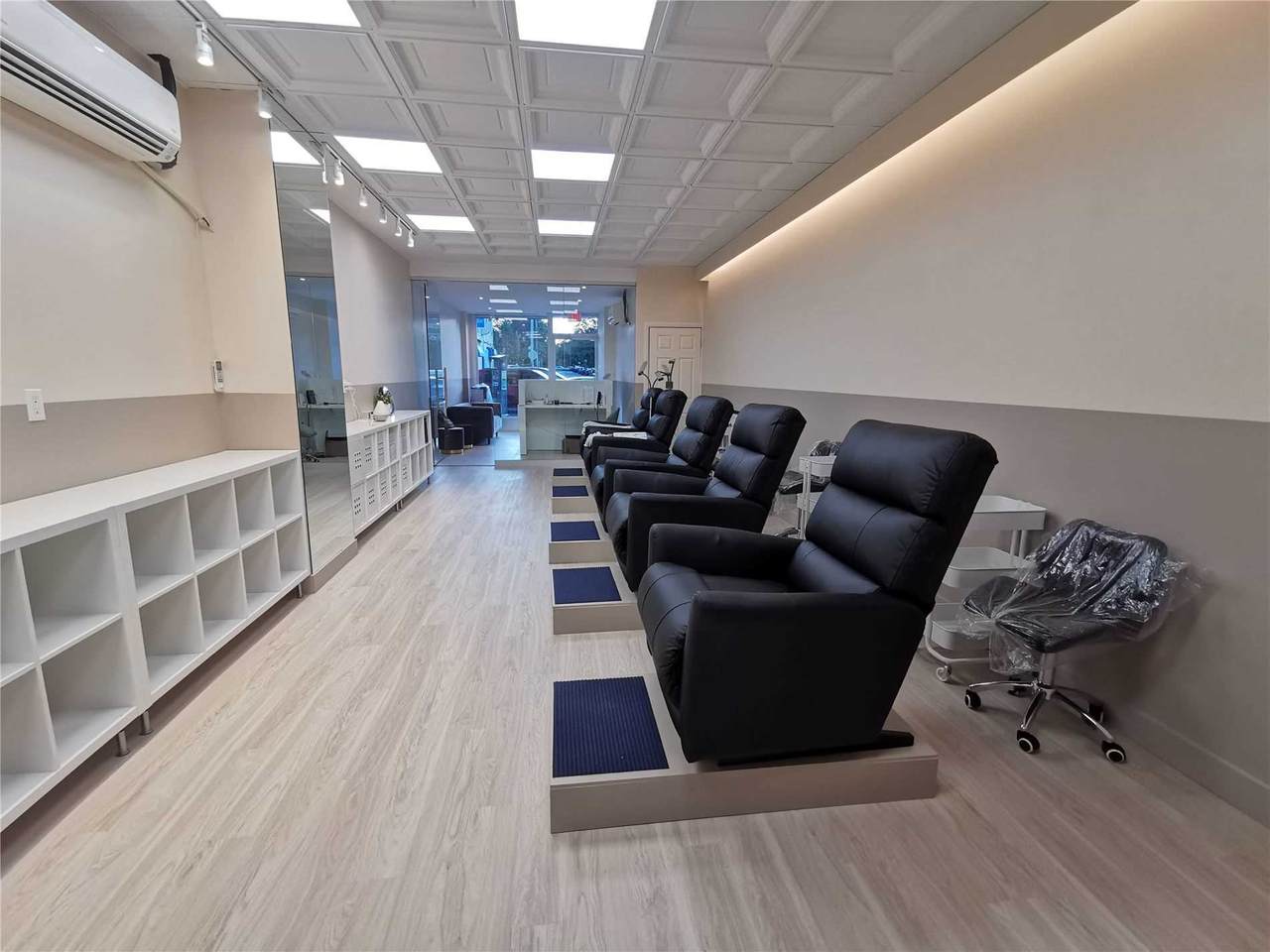 3223 Yonge St - Photo 1