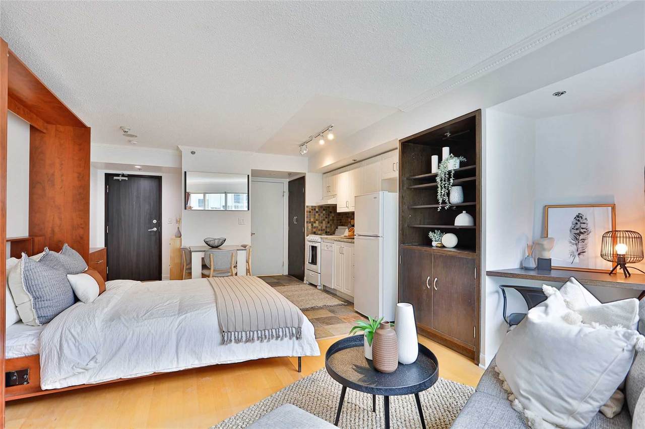 210 Victoria St - Photo 1