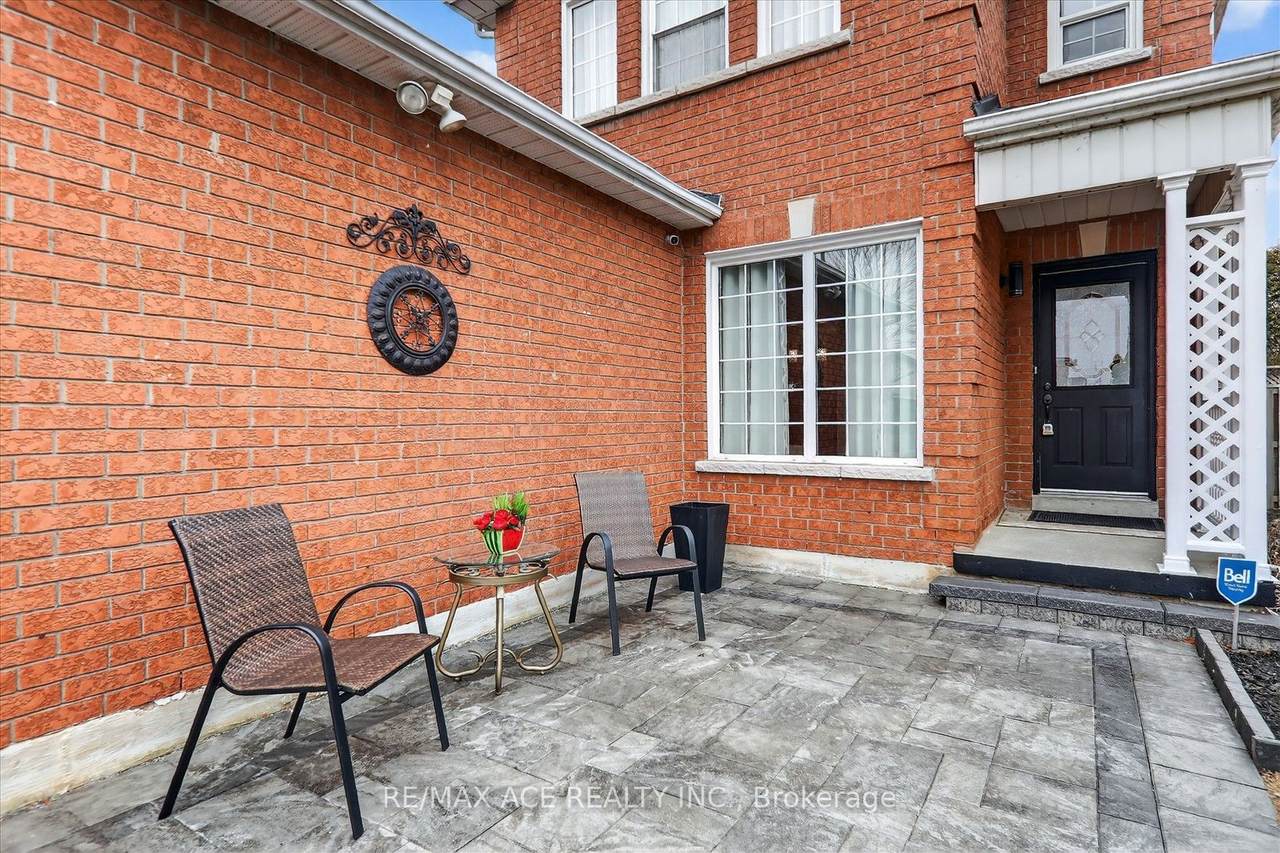 1 Aldcroft Crescent - Photo 1