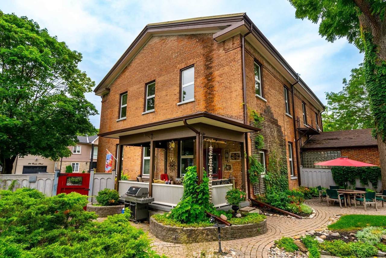 202 Centre St - Photo 1