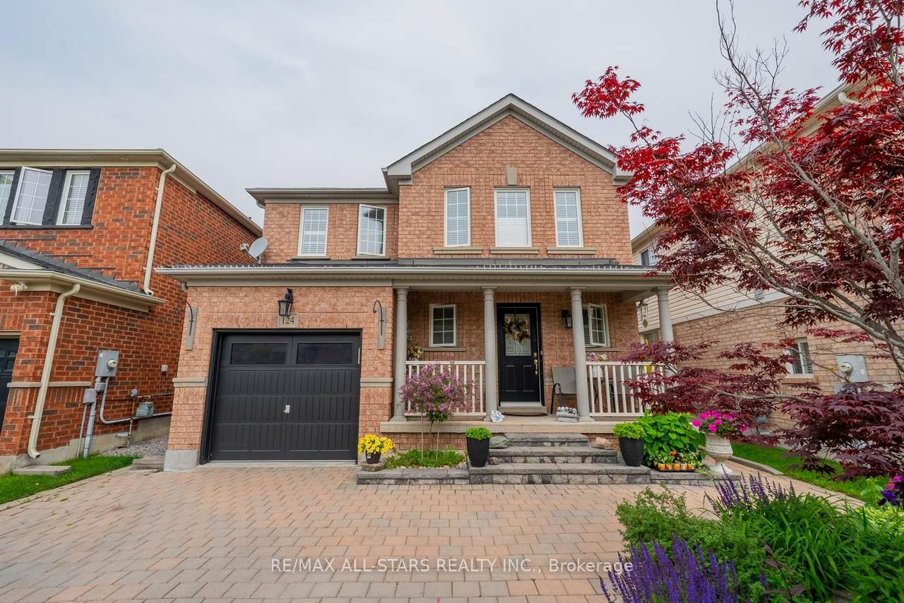 124 Richard Coulson Crescent - Photo 1