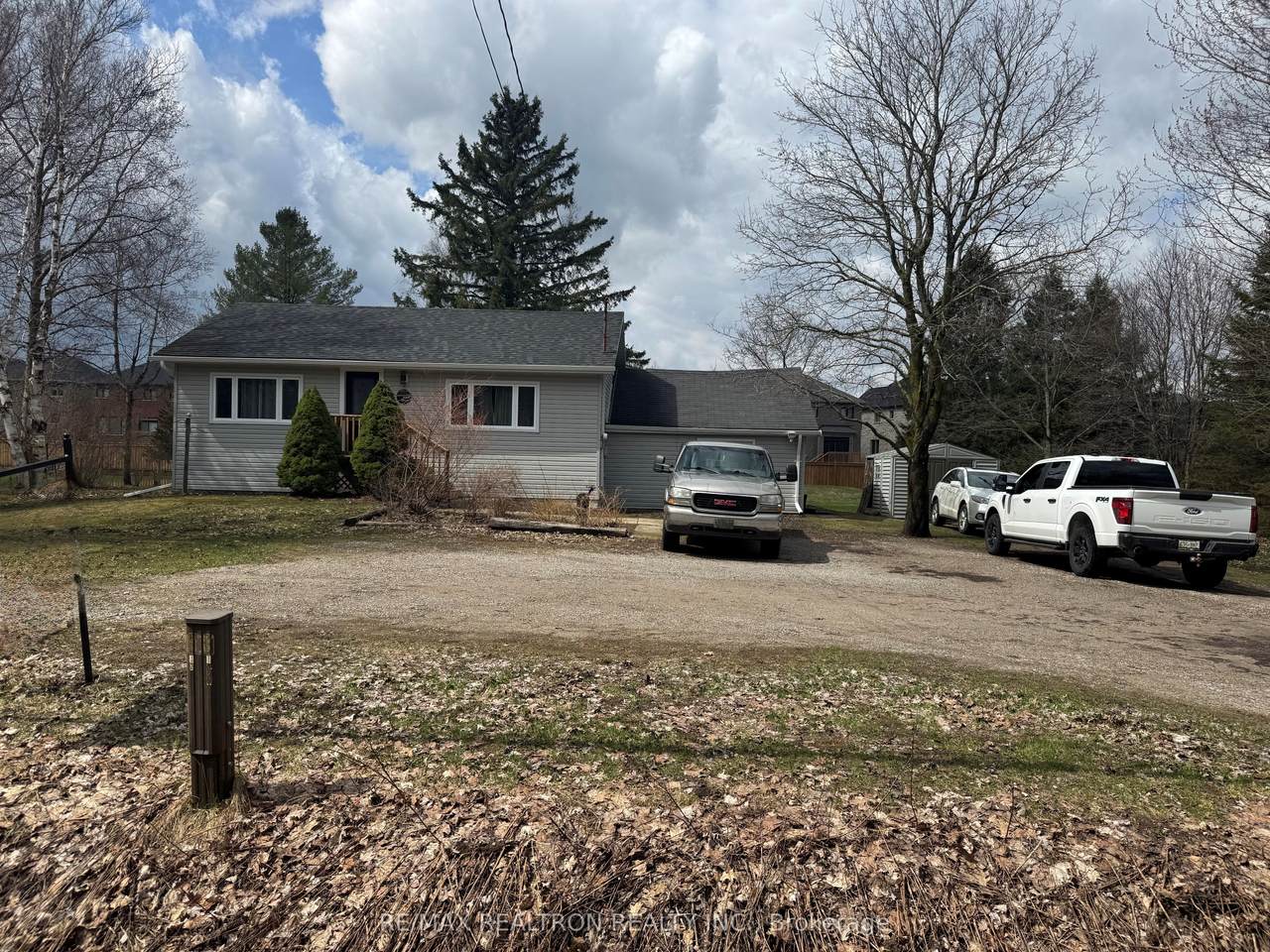 8906 5th Line - Photo 1