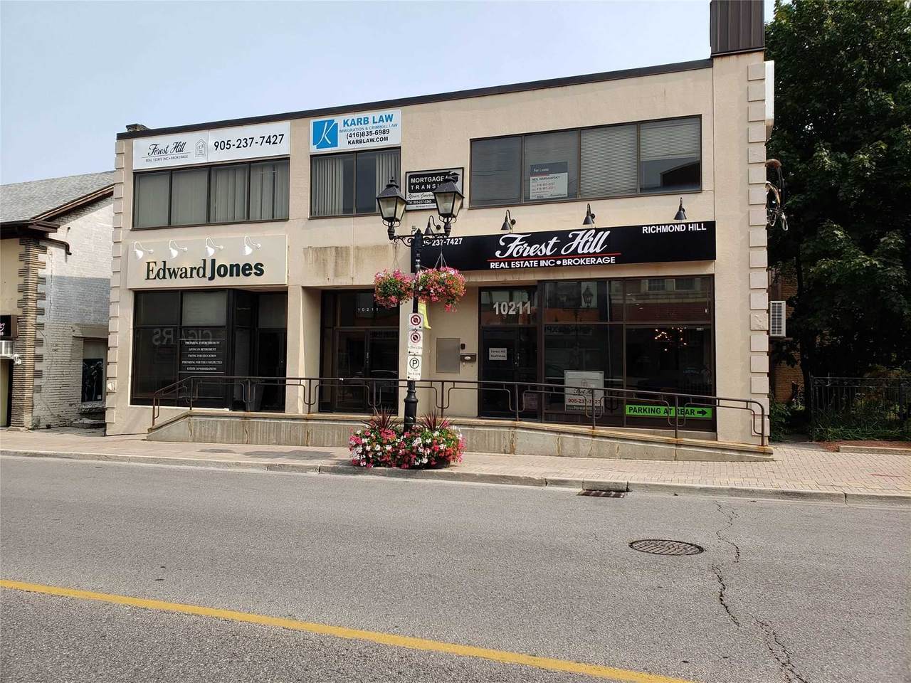 10211 Yonge St - Photo 1