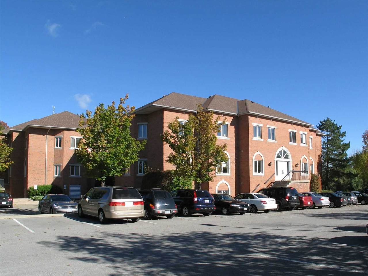 305 Renfrew Dr - Photo 1