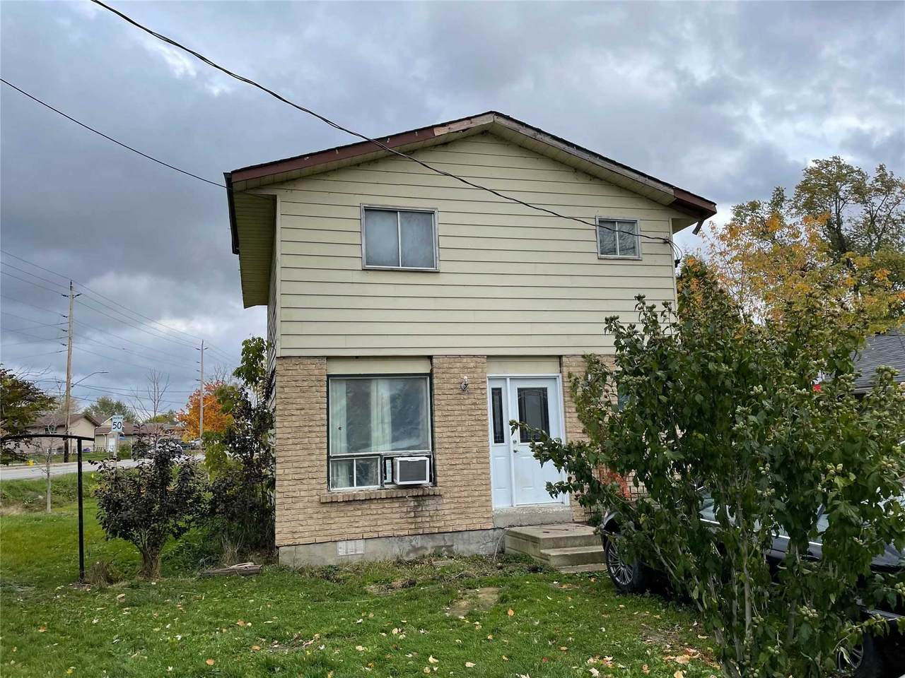 235 Simcoe Ave - Photo 1