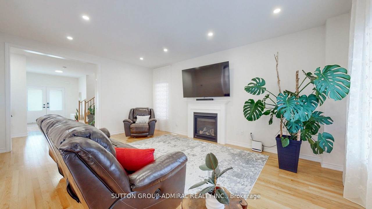 https://bt-photos.global.ssl.fastly.net/toronto/1280_boomver_2_S13006016-1.jpg