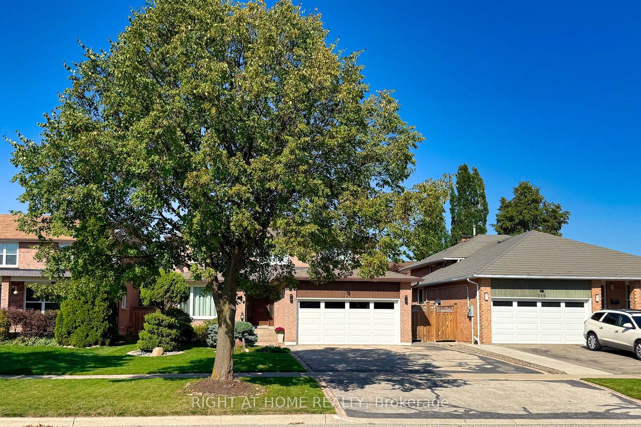 223 River Oaks Boulevard - Photo 1