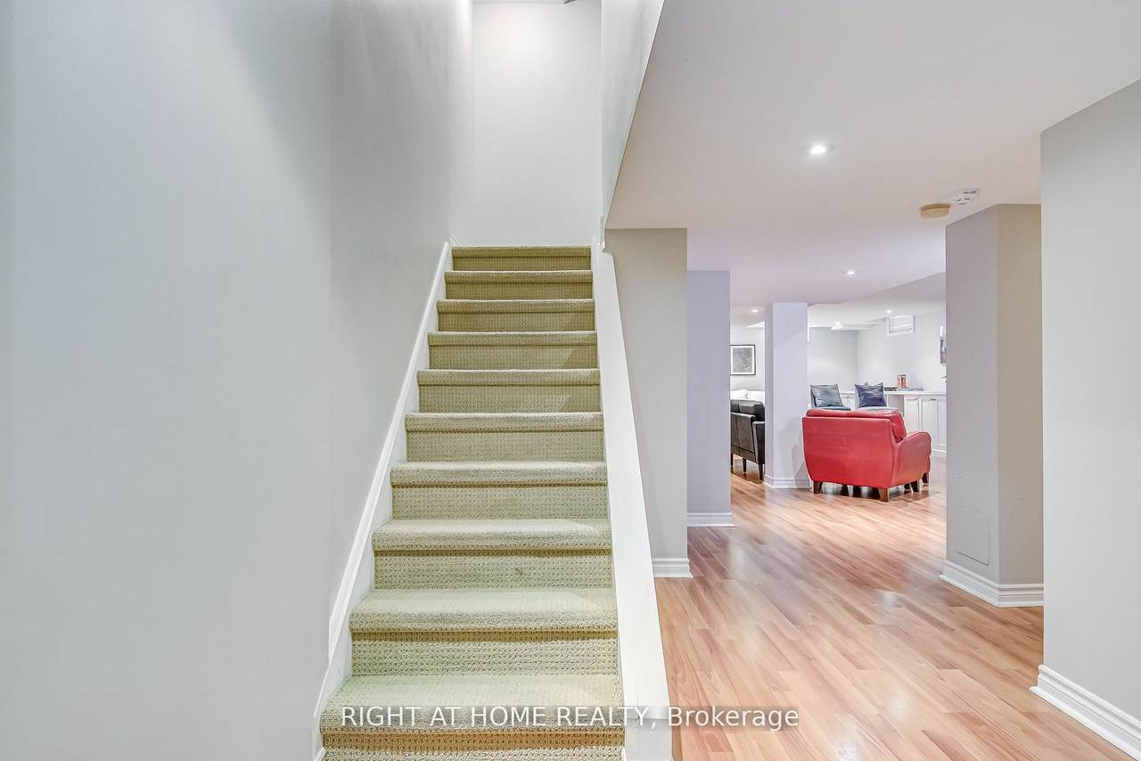 https://bt-photos.global.ssl.fastly.net/toronto/orig_boomver_1_W12950684-1.jpg