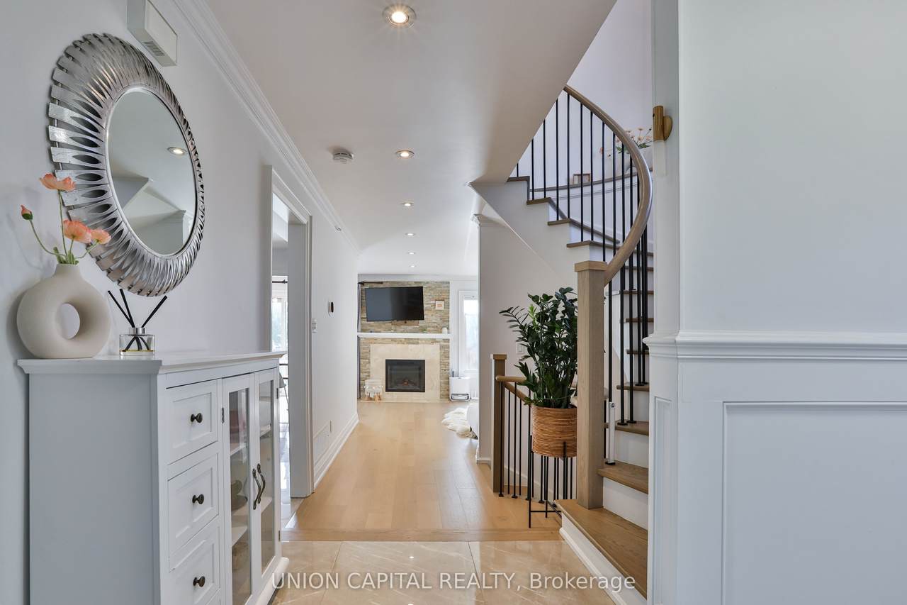 https://bt-photos.global.ssl.fastly.net/toronto/1280_boomver_2_W12952112-3.jpg