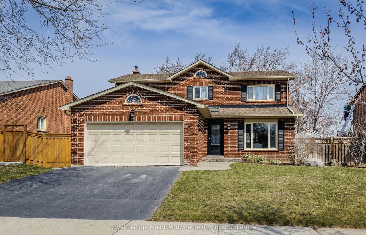 740 Robertson Crescent - Photo 1