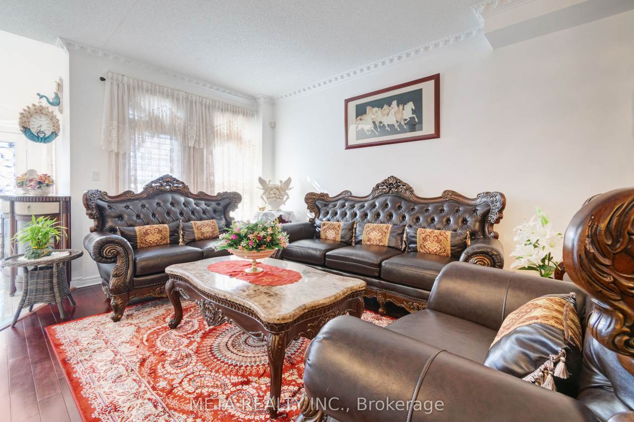 https://bt-photos.global.ssl.fastly.net/toronto/orig_boomver_1_W13014410-1.jpg