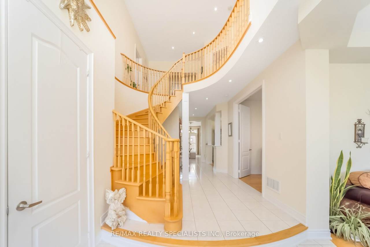 https://bt-photos.global.ssl.fastly.net/toronto/1280_boomver_2_W13090010-1.jpg