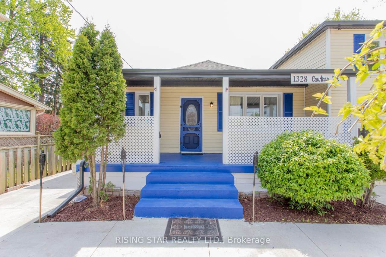 1328 Cawthra Road - Photo 1