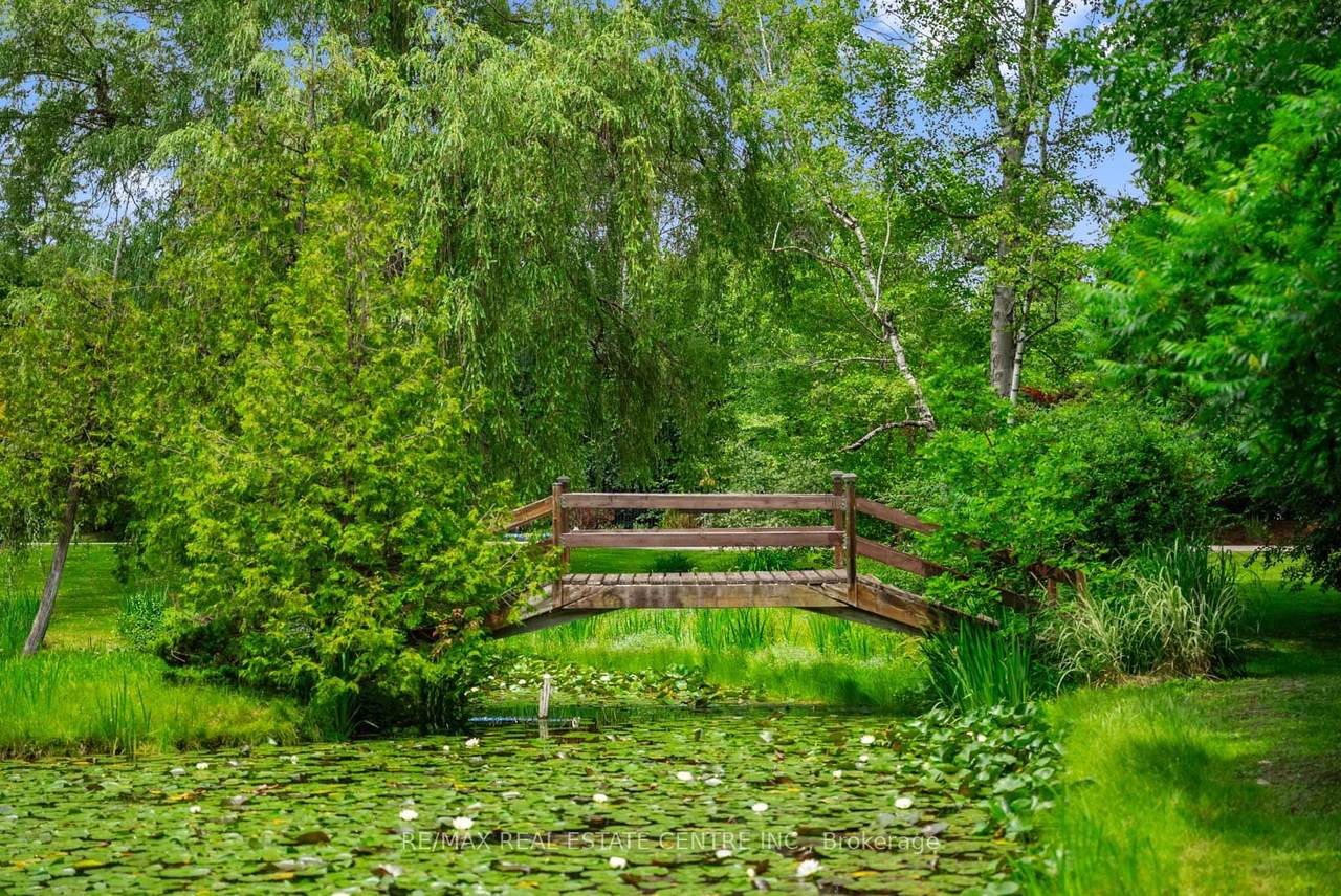 https://bt-photos.global.ssl.fastly.net/toronto/1280_boomver_2_W13514846-1.jpg