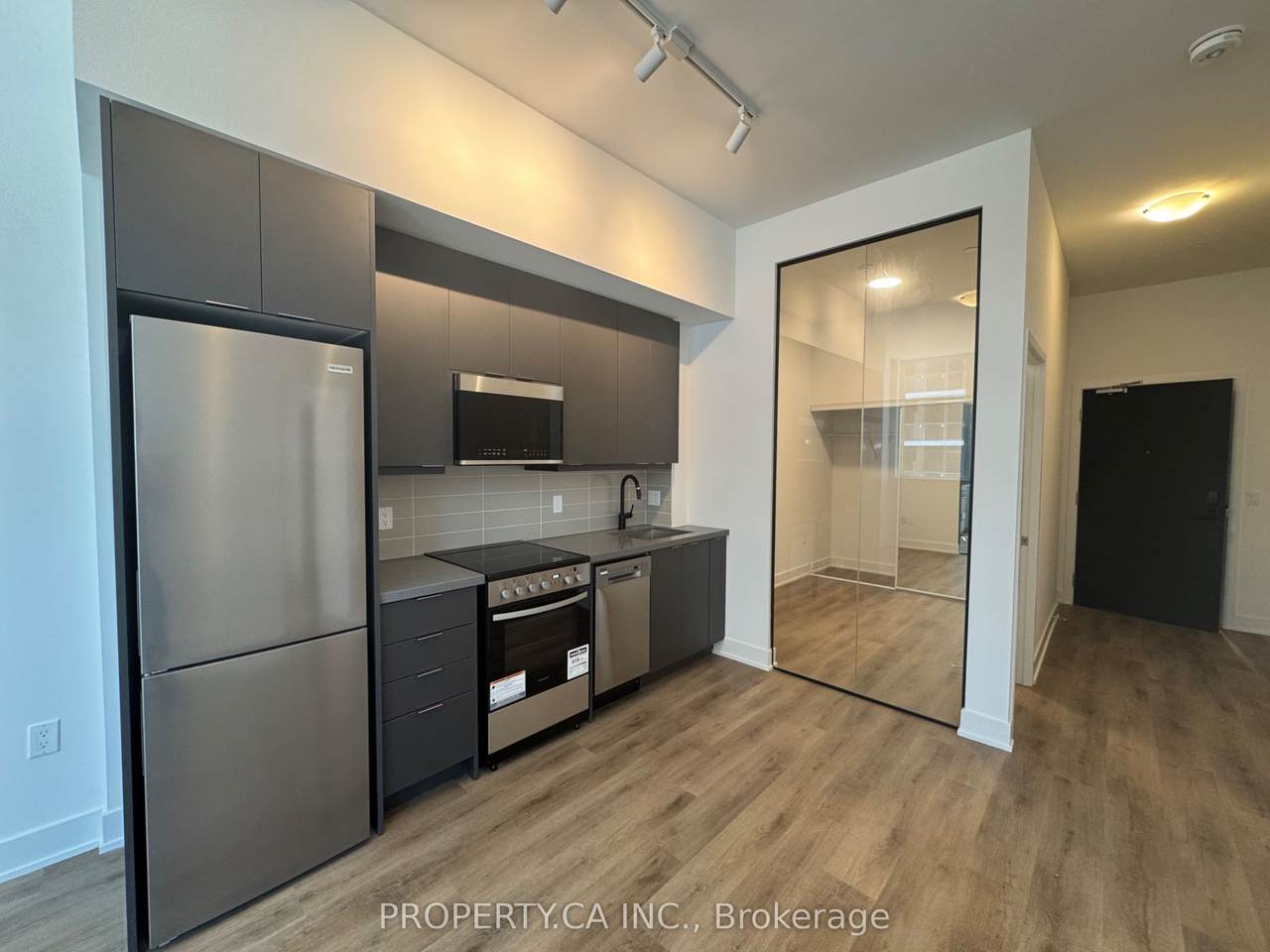 https://bt-photos.global.ssl.fastly.net/toronto/1280_boomver_2_W13605614-1.jpg
