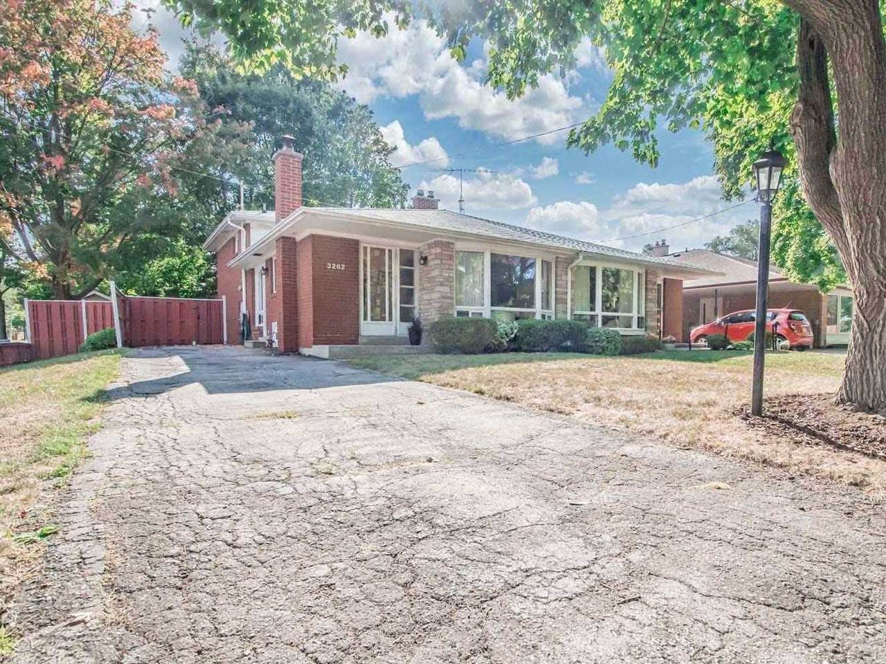 3262 Ivernia Rd - Photo 1