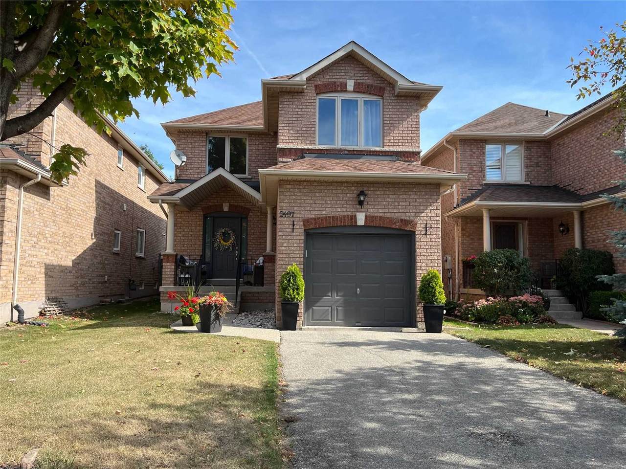 2497 Longridge Cres - Photo 1