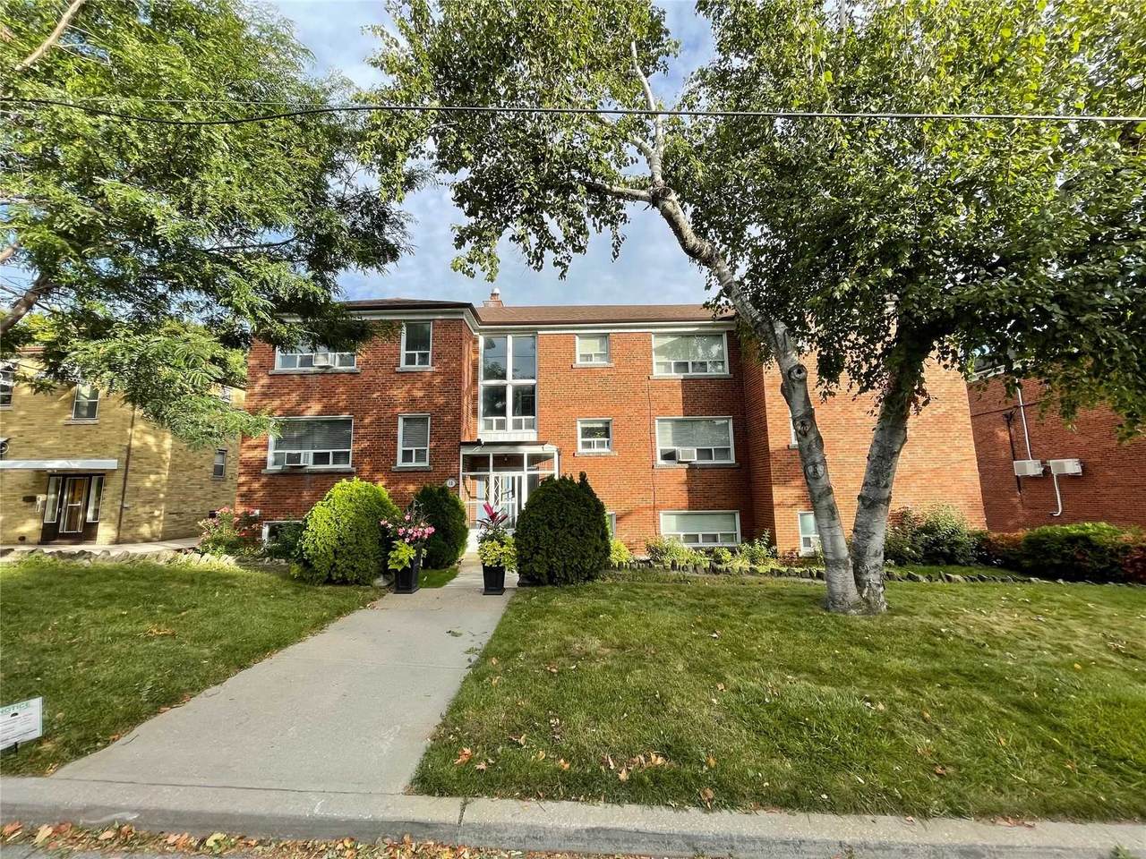 10 Wadsworth Blvd - Photo 1