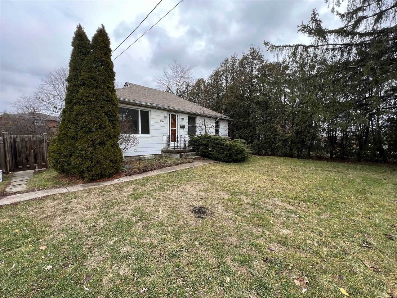 2561 Whaley Dr - Photo 1