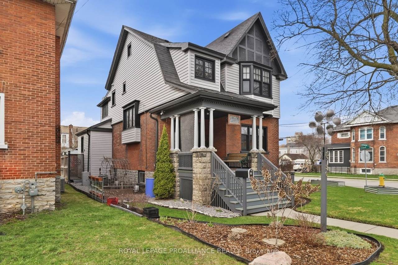 30 Catharine Street - Photo 1