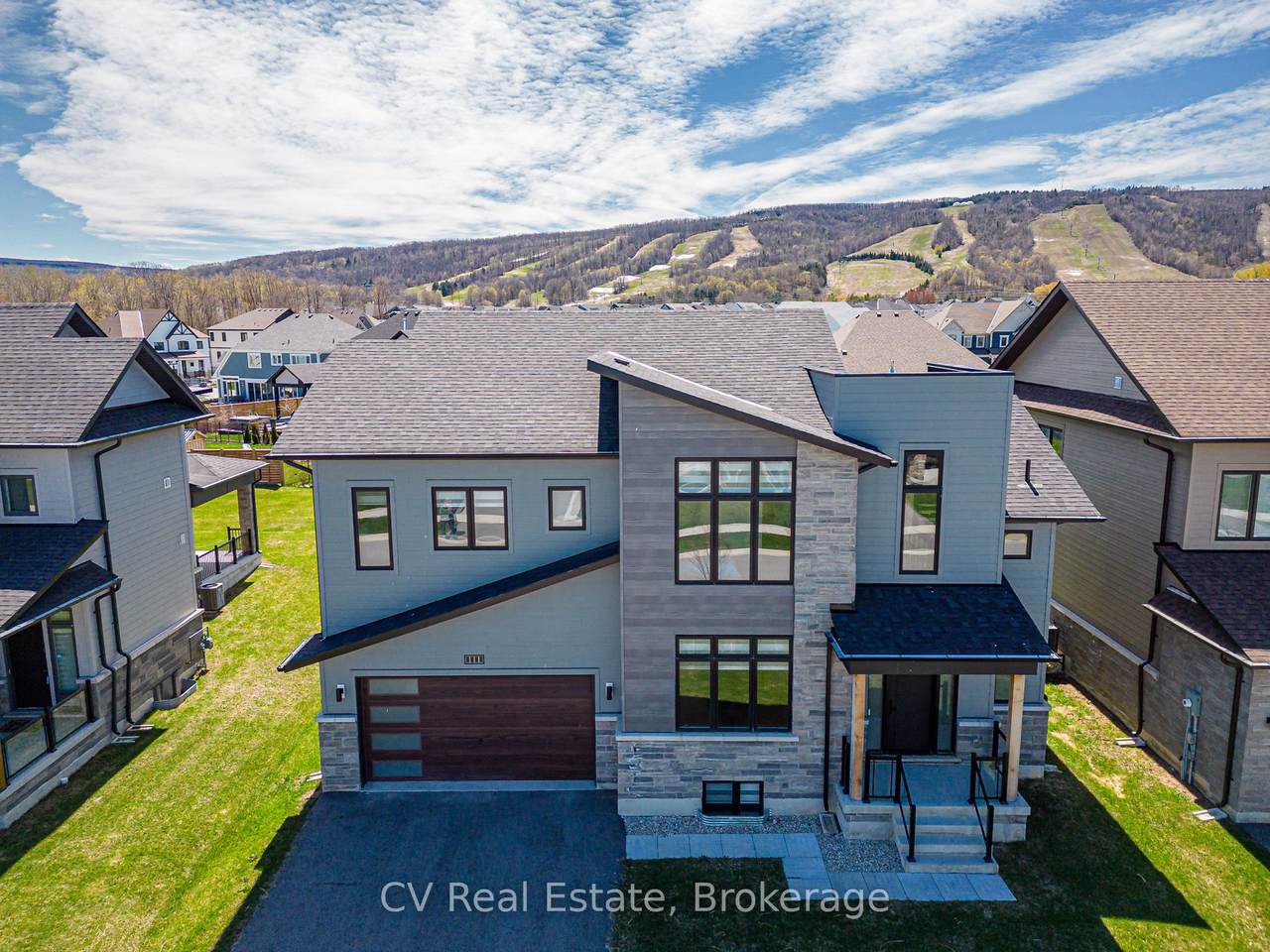 111 Stoneleigh Drive - Photo 1