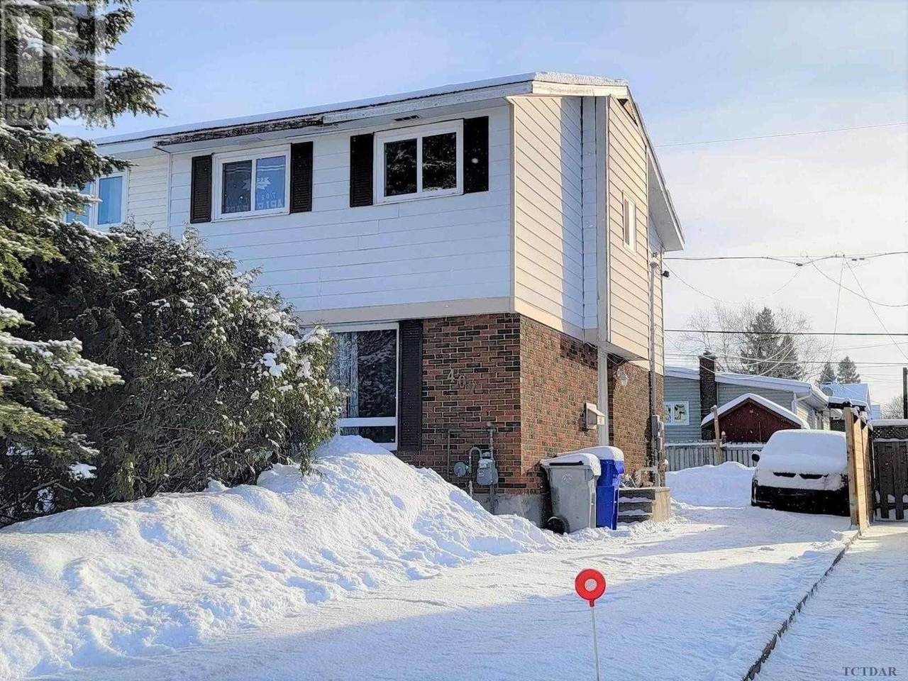407 Victoria Ave - Photo 1
