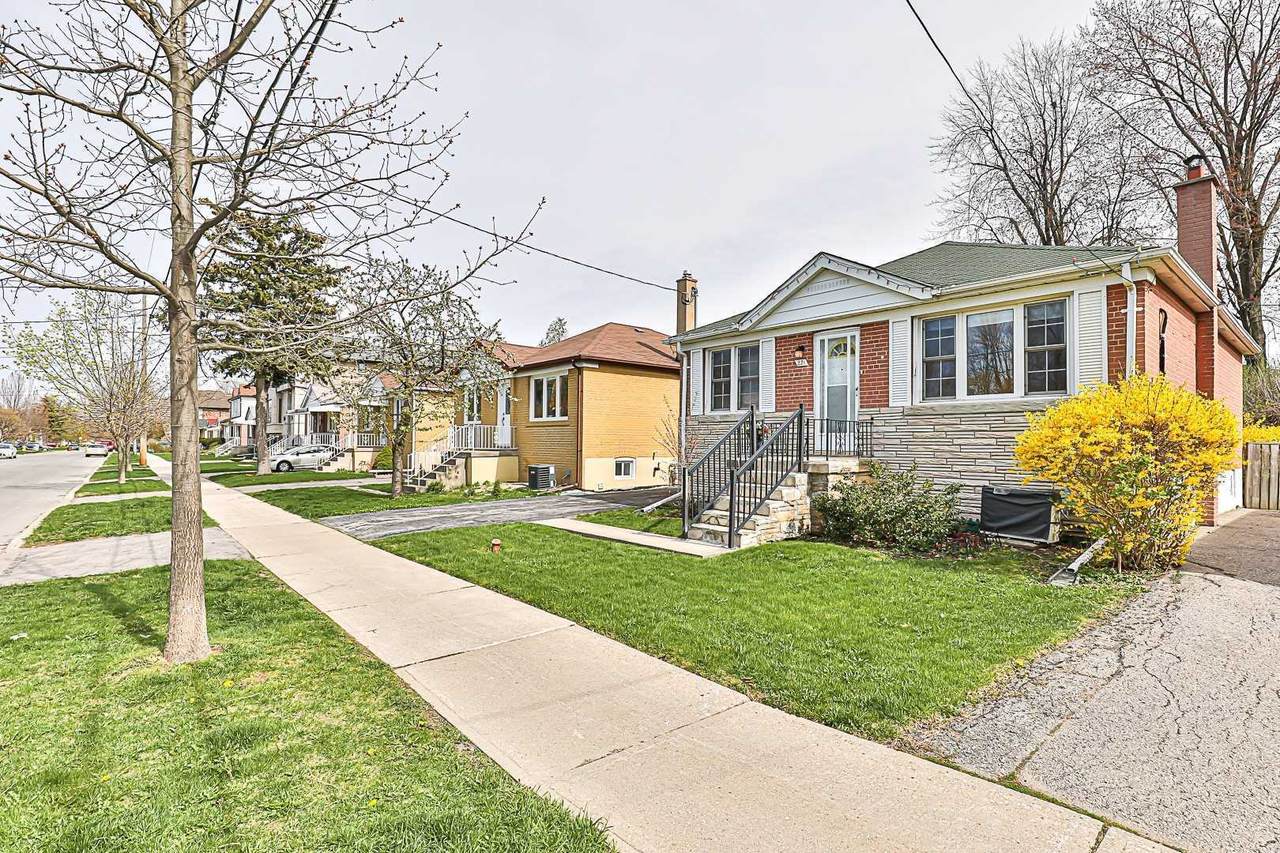 221 Patricia Ave - Photo 1