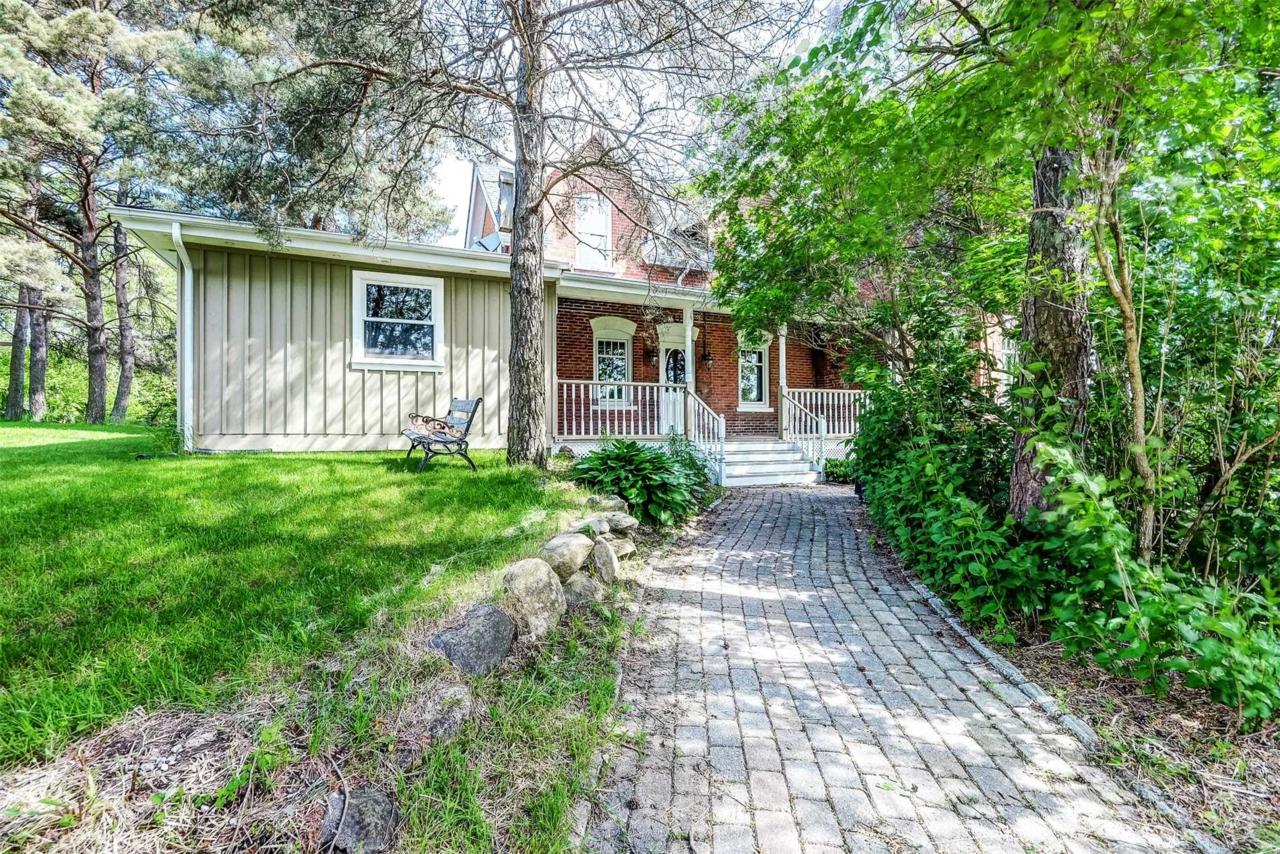 21572 Warden Ave - Photo 1