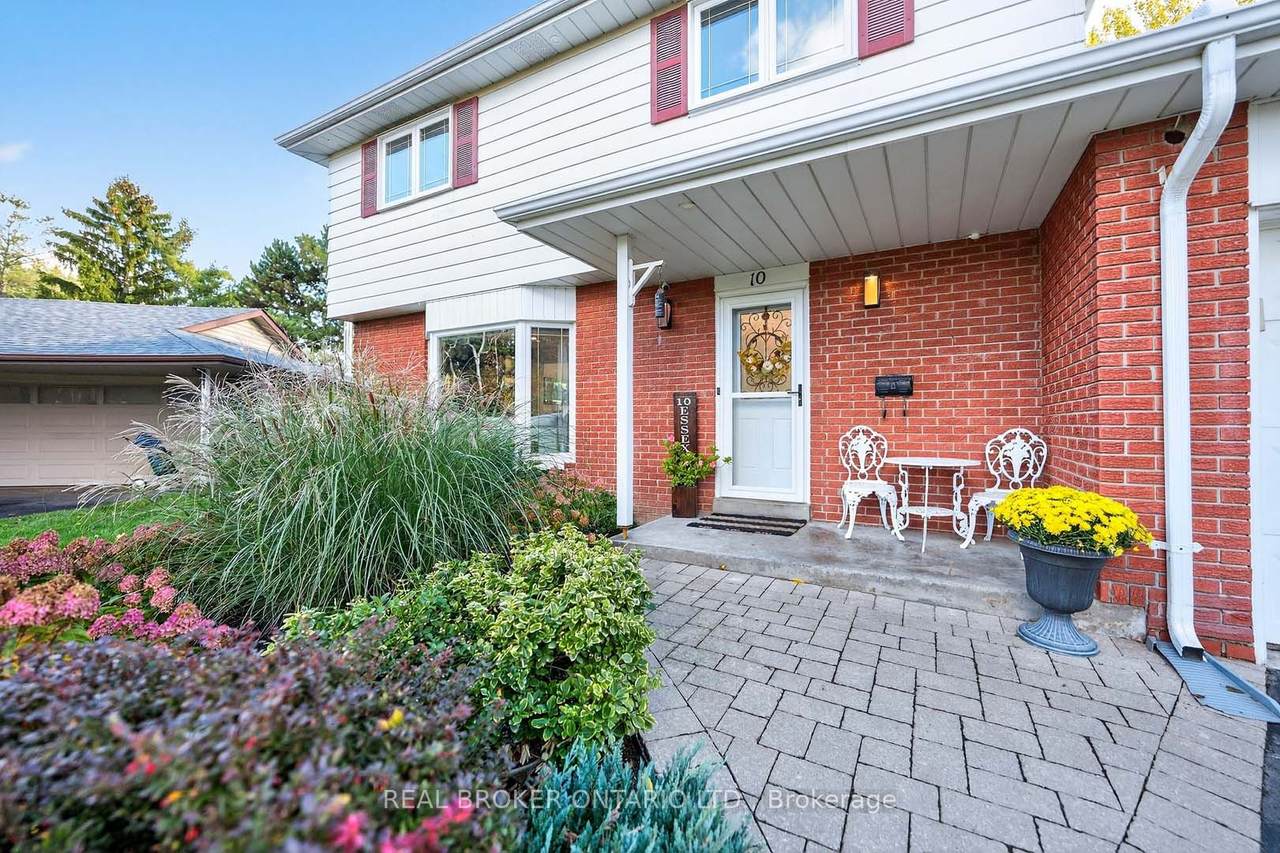 10 Essex Place - Photo 1