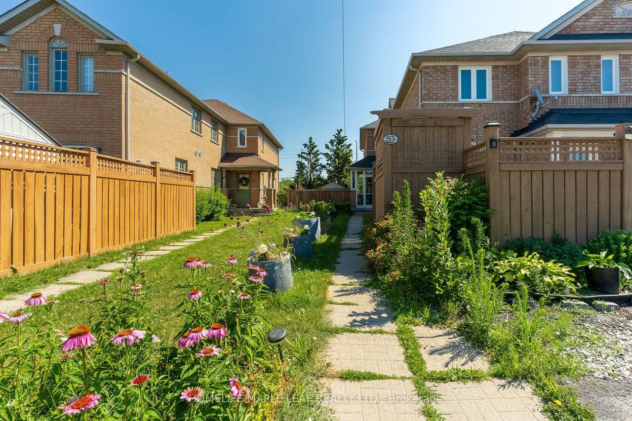 https://bt-photos.global.ssl.fastly.net/toronto/1280_boomver_3_W13563624-1.jpg