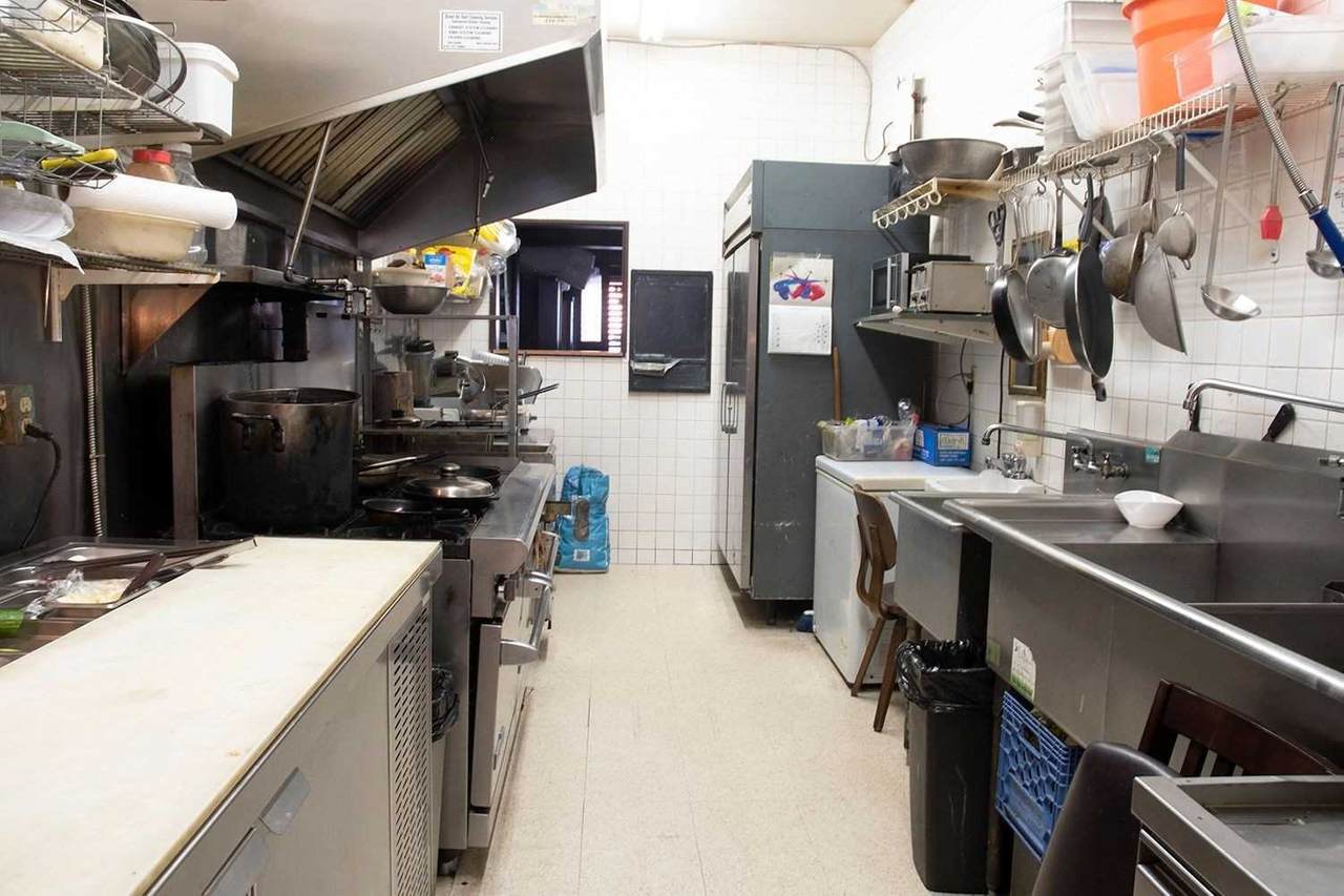 1424 Dundas St - Photo 1