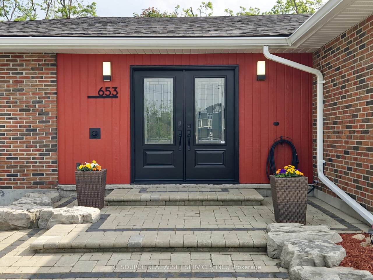 653 Simcoe Street - Photo 1