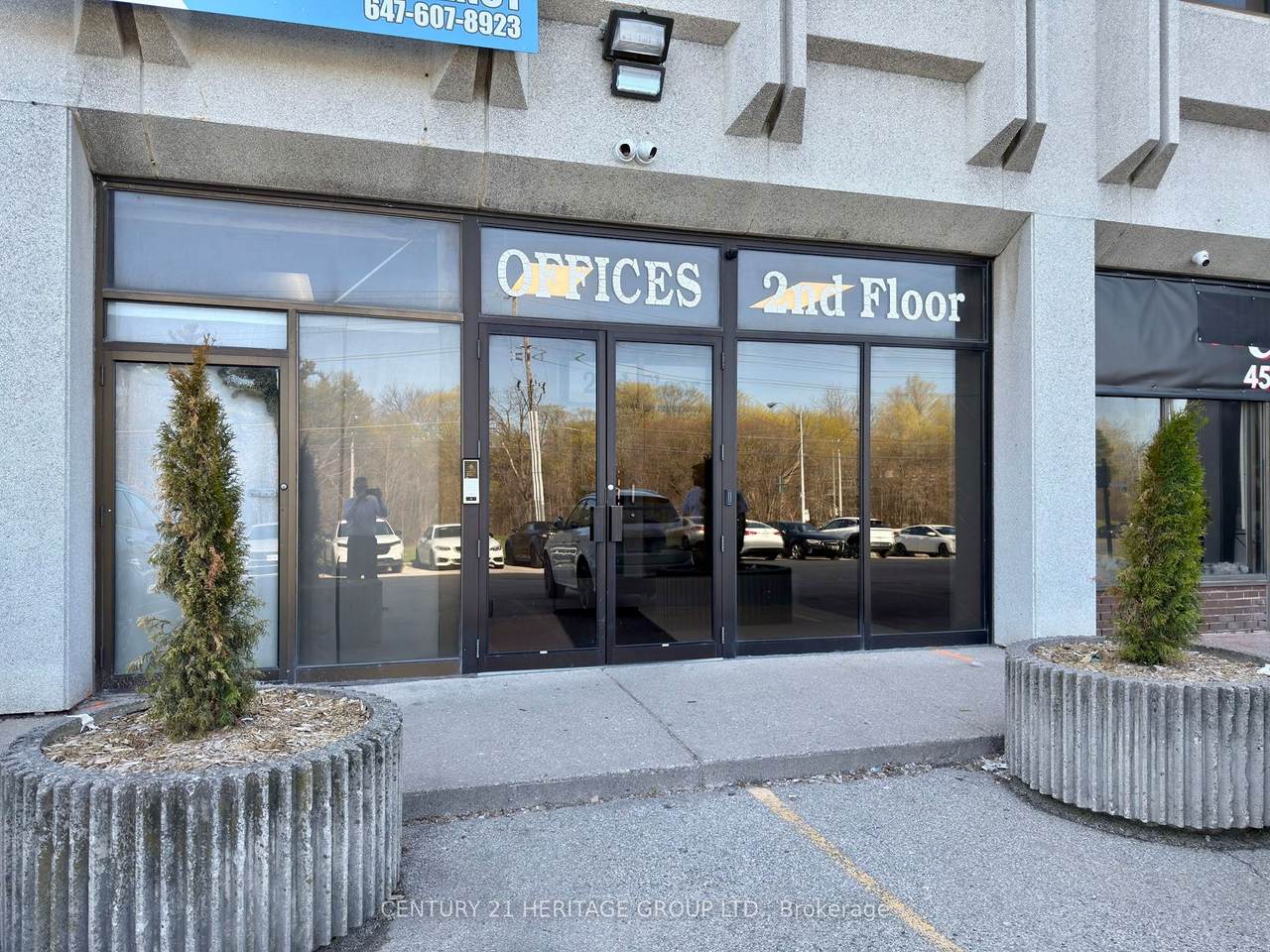 4544 Dufferin Street - Photo 1
