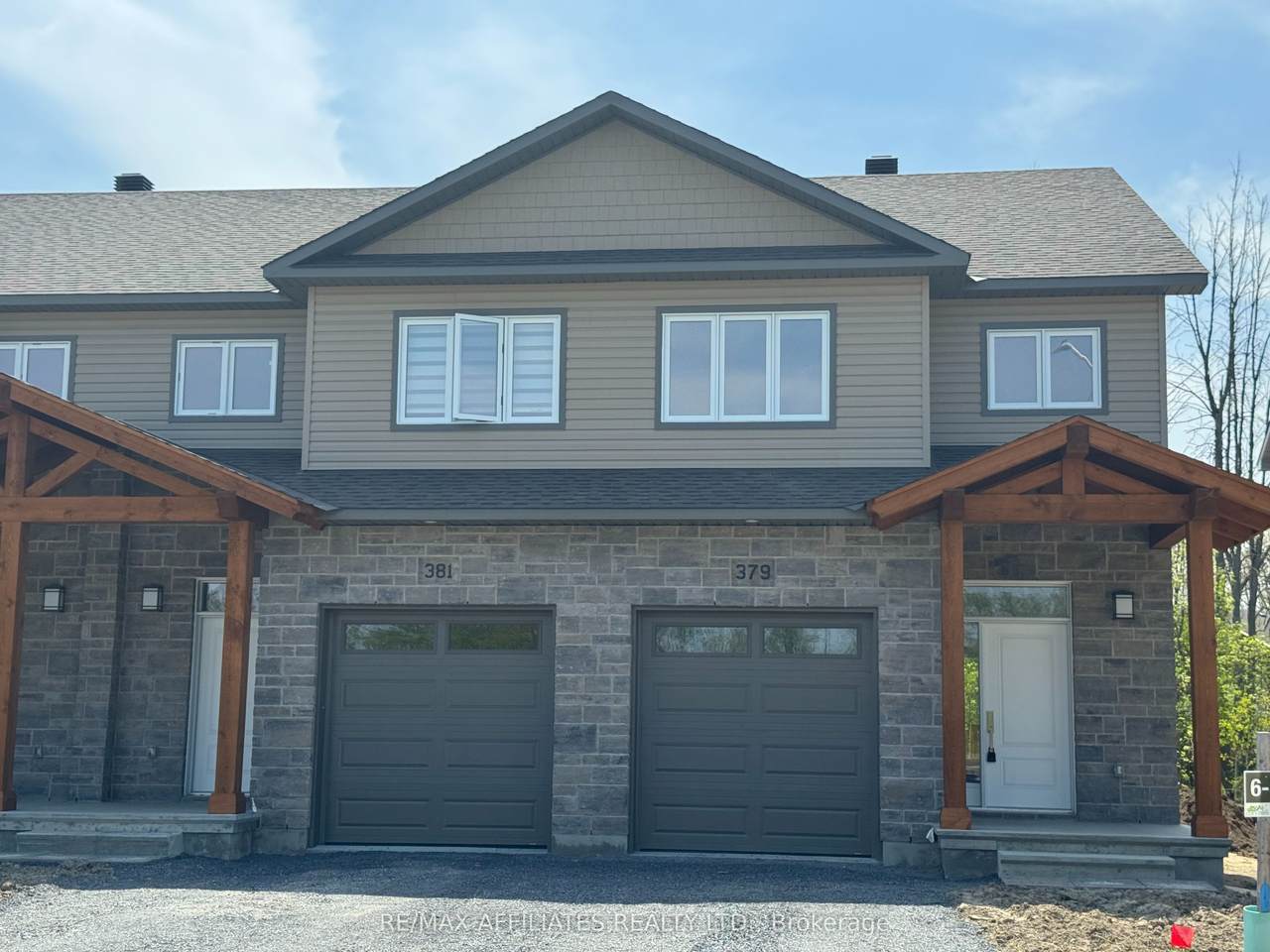 355 Voyageur Place - Photo 1