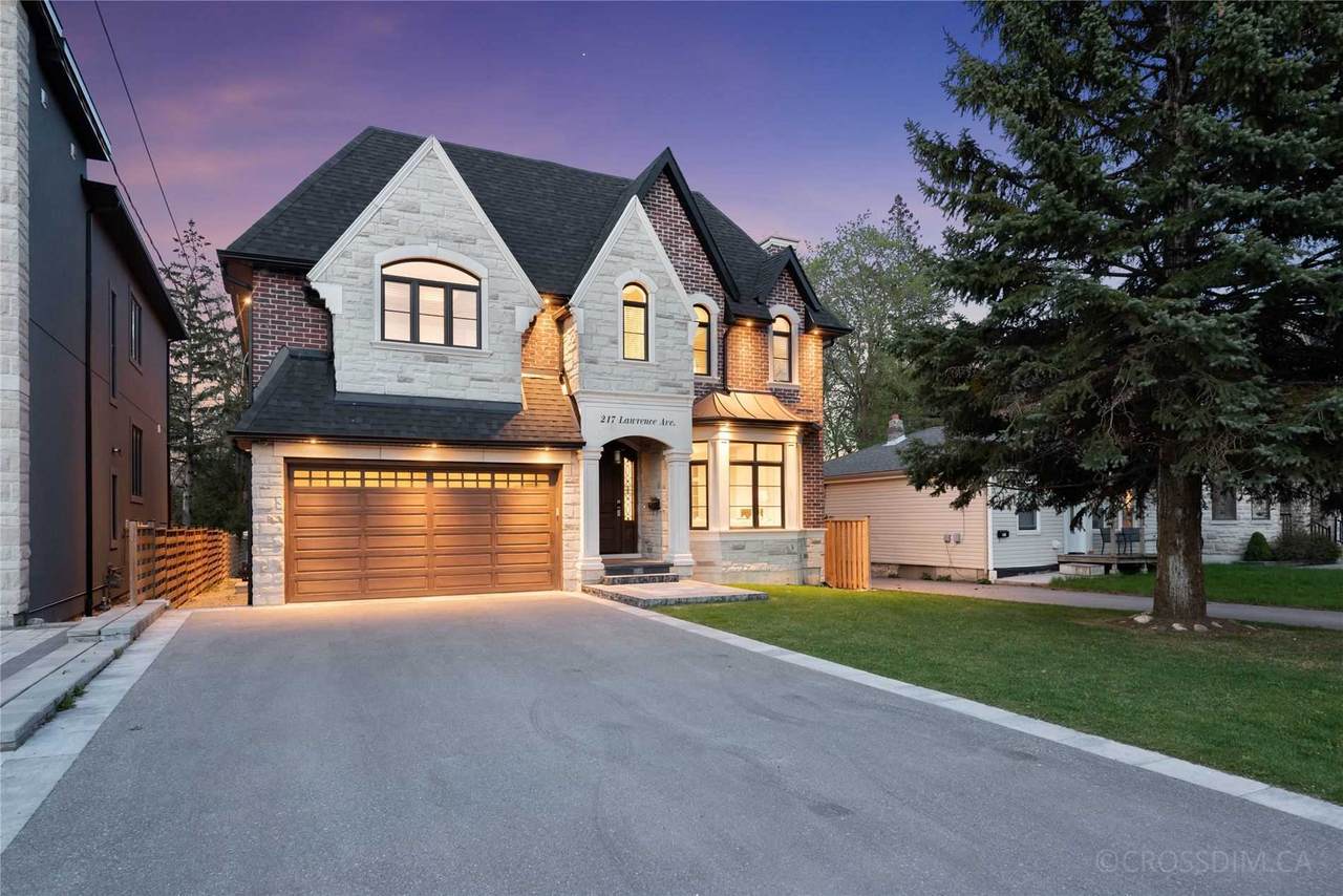 217 Lawrence Ave - Photo 1