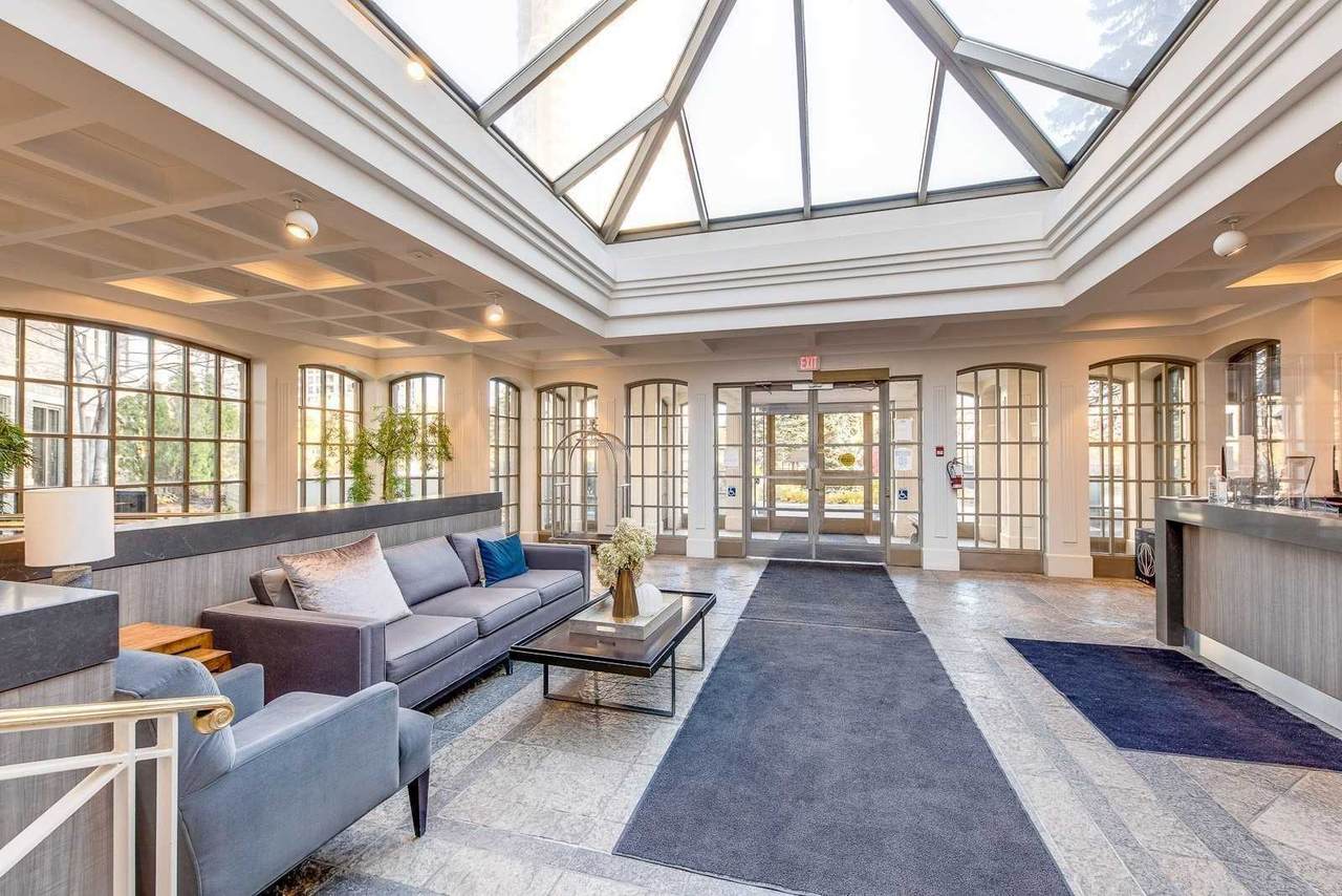 55 Kingsbridge Garden Circ - Photo 1